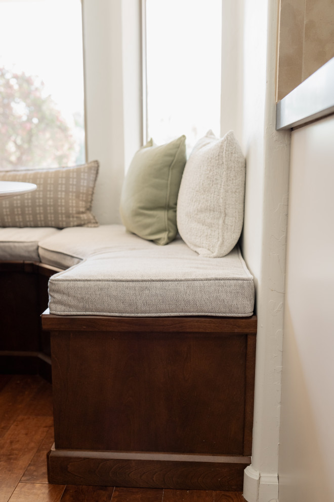 Home design - transitional home design idea in Phoenix