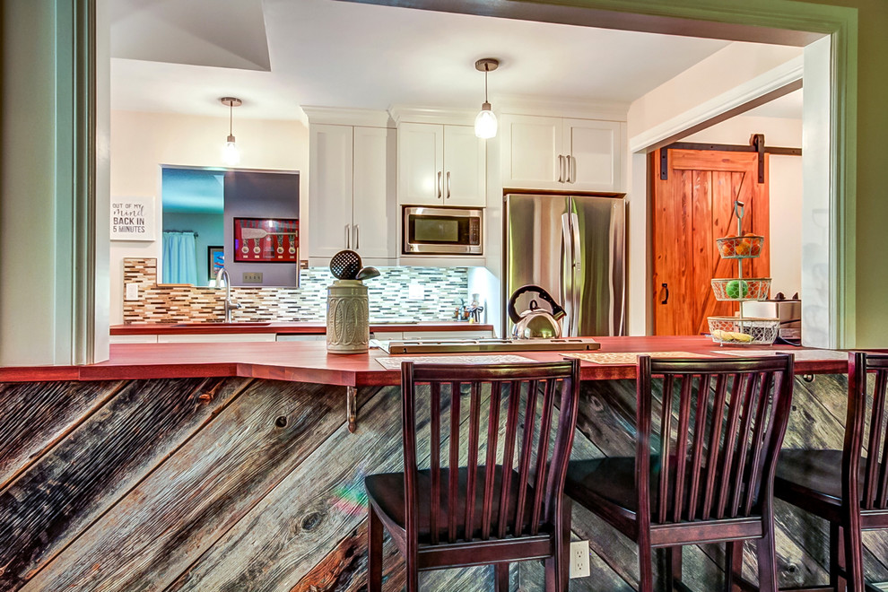 Inspiration for a transitional kitchen remodel in Toronto