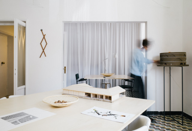 CASA STUDIO mid-century-esszimmer