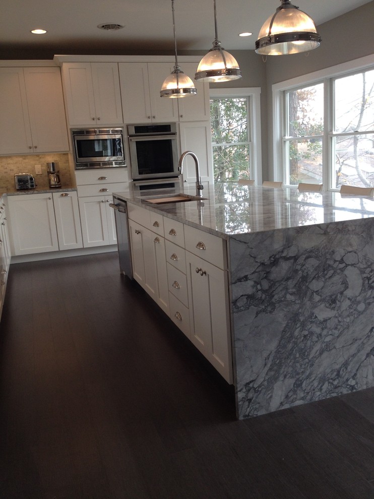 Kitchen - transitional kitchen idea