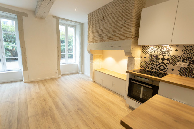 Adonis modern-living-room