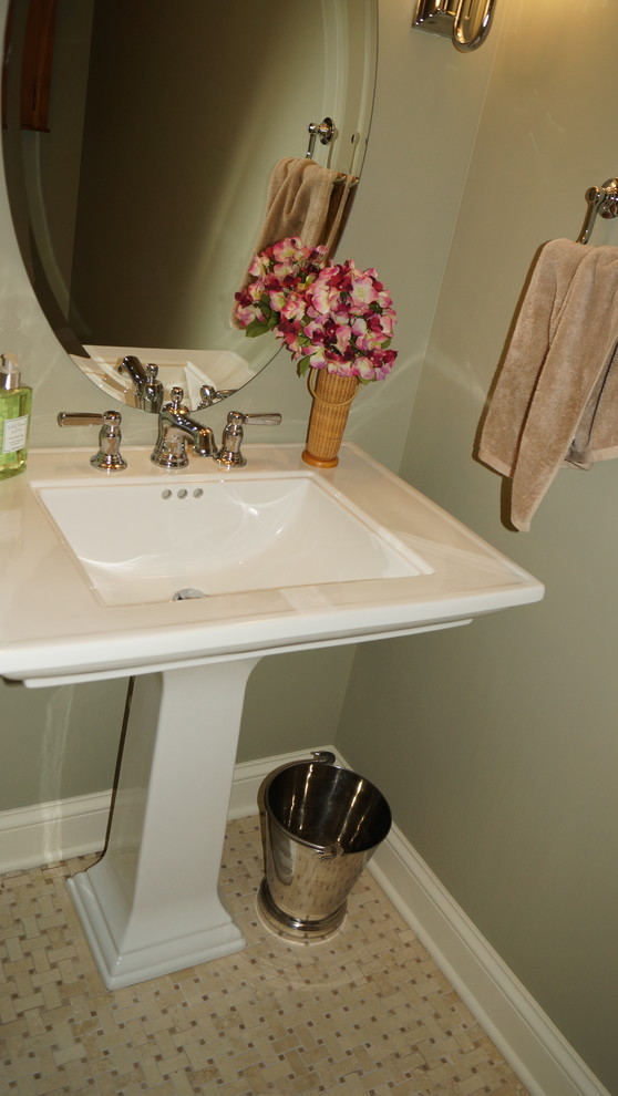 Inspiration for a transitional home design remodel in Chicago