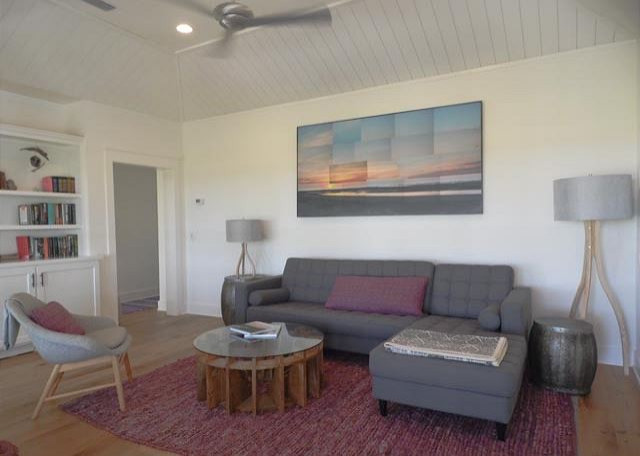 Inspiration for a transitional home design remodel in Jacksonville