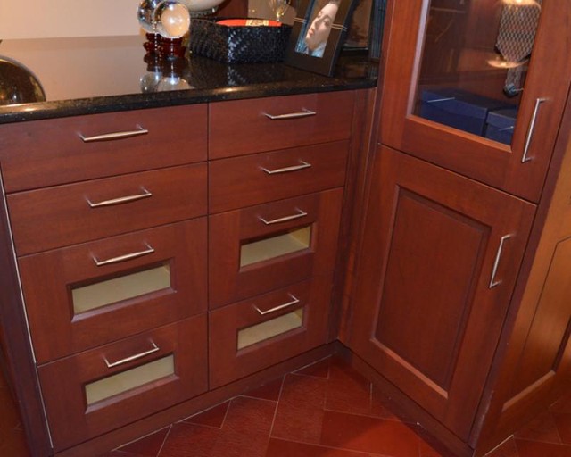 Closets transitional