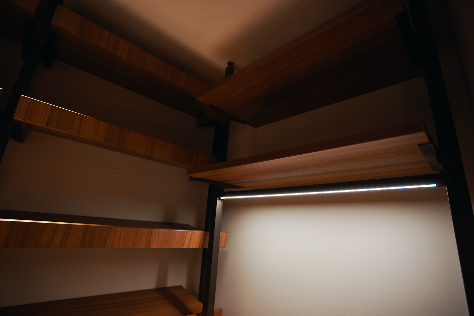 raumplus в интерьере квартиры на Минской, гардеробная UNO коридор