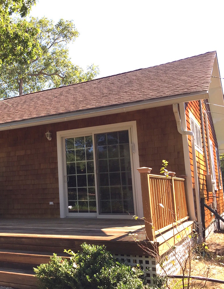 Example of a mid-sized transitional backyard deck design in New York with no cover
