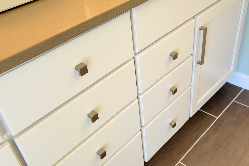 Bathroom - transitional bathroom idea
