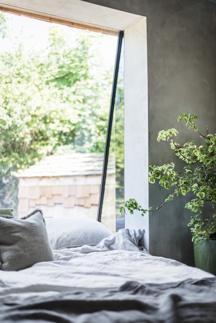 The Hide rustic-bedroom
