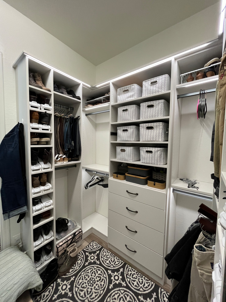 Example of a closet design in Phoenix