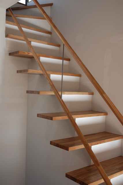 練馬の家 japones-moderno-escalera