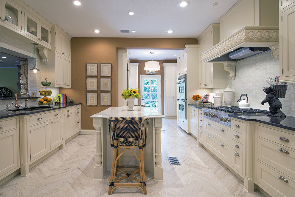 Photo of a traditional kitchen in Austin with with island.