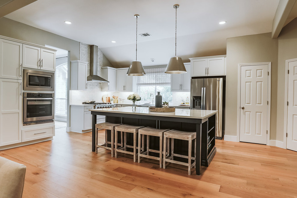 Transitional kitchen photo in Austin