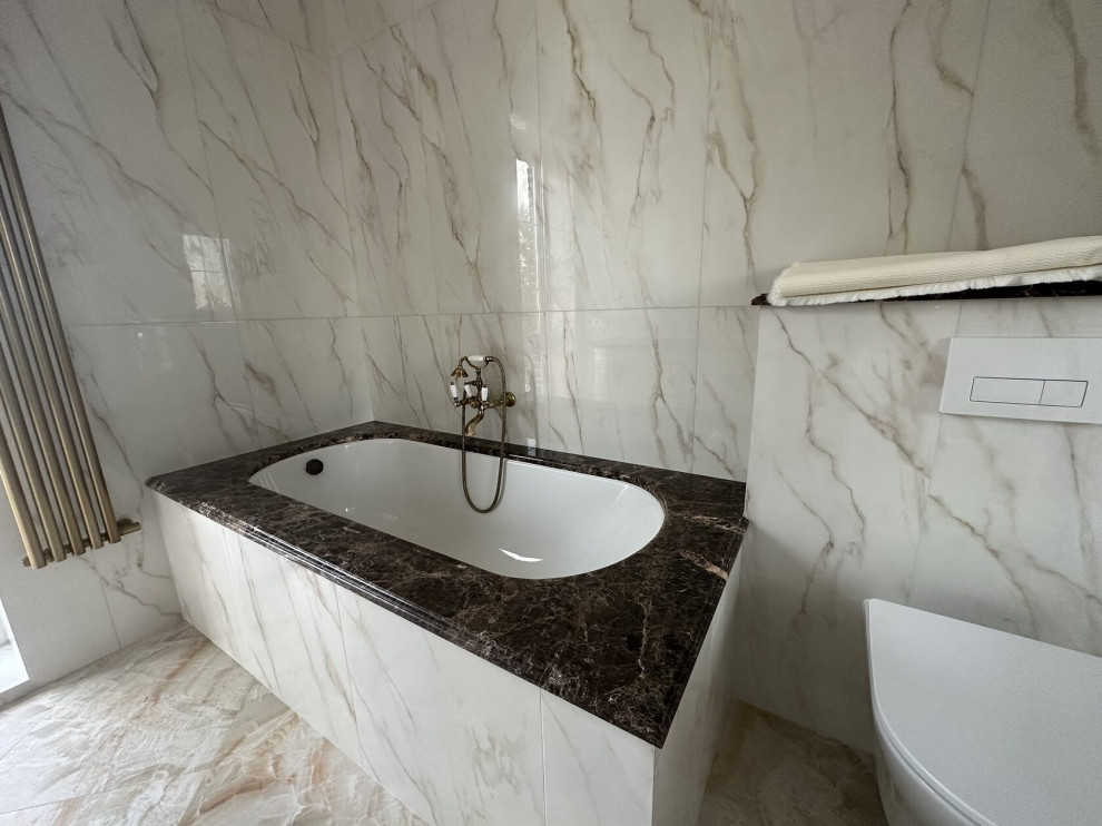 Обвод ванной комнаты из мрамора