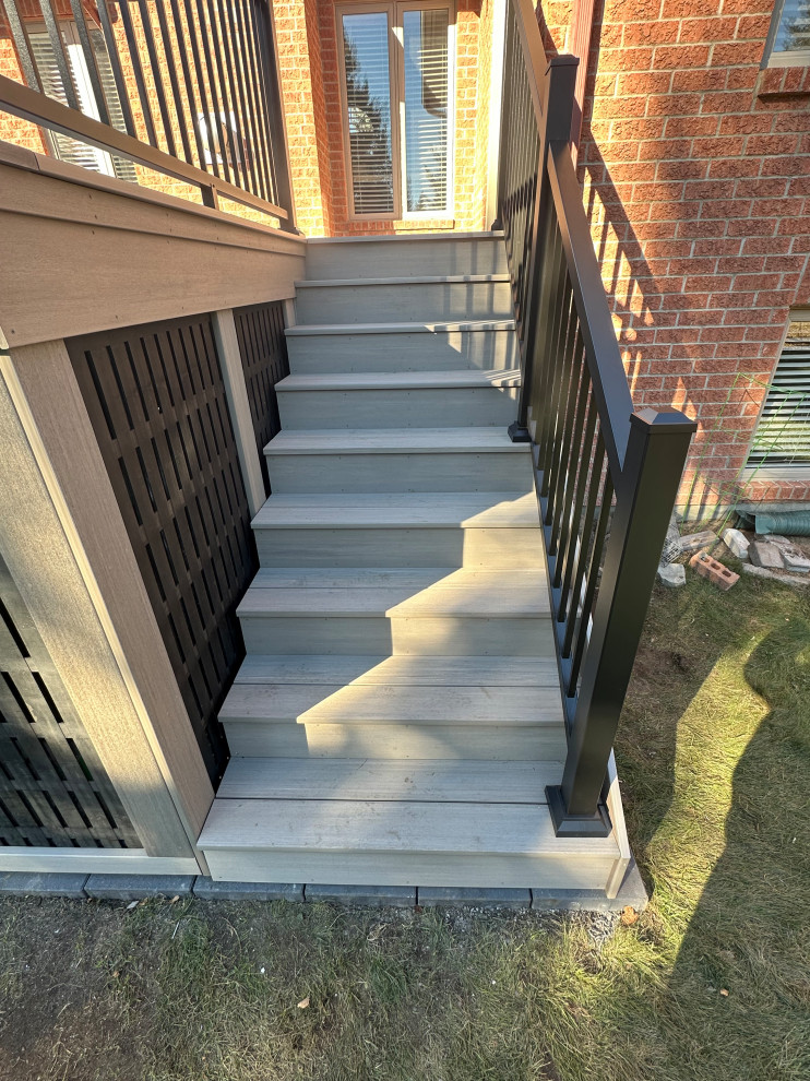 Coastline with Wide trim and pvc lattice