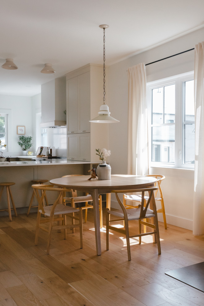 Dining room - transitional dining room idea in Vancouver