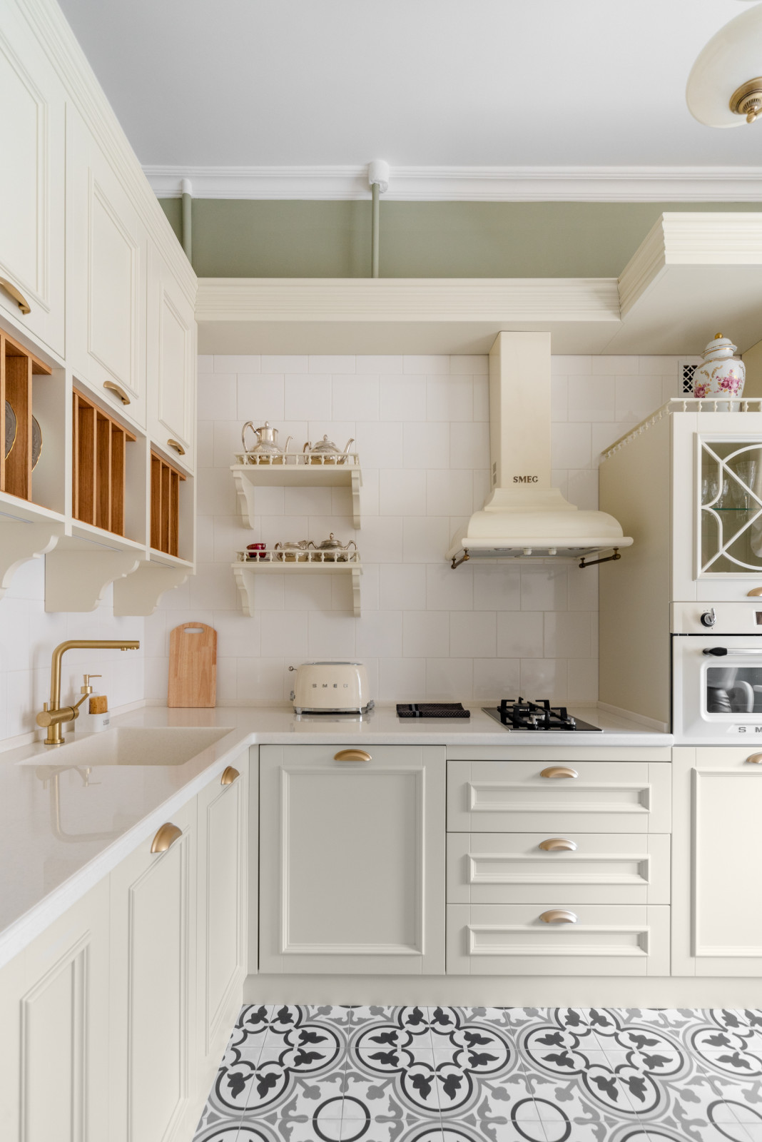 Квартира с антикварной мебелью на Тверской