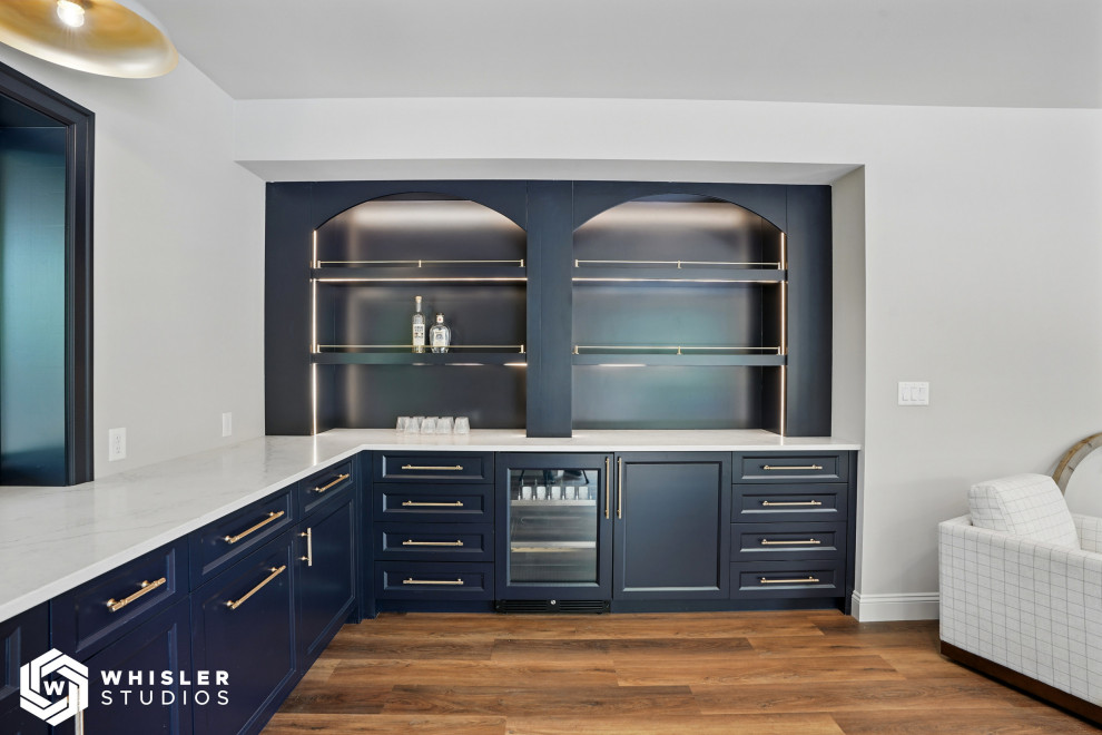 Home bar - transitional home bar idea in Cedar Rapids