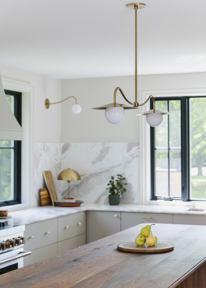Inspiration for a transitional kitchen remodel in Ottawa