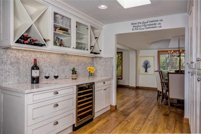 Large transitional home design photo in Phoenix