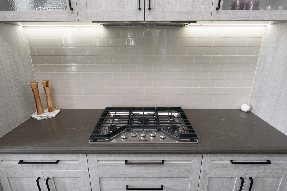 Transitional kitchen photo in Toronto