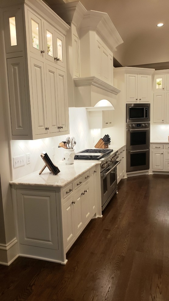 Photo of a traditional kitchen in Nashville.