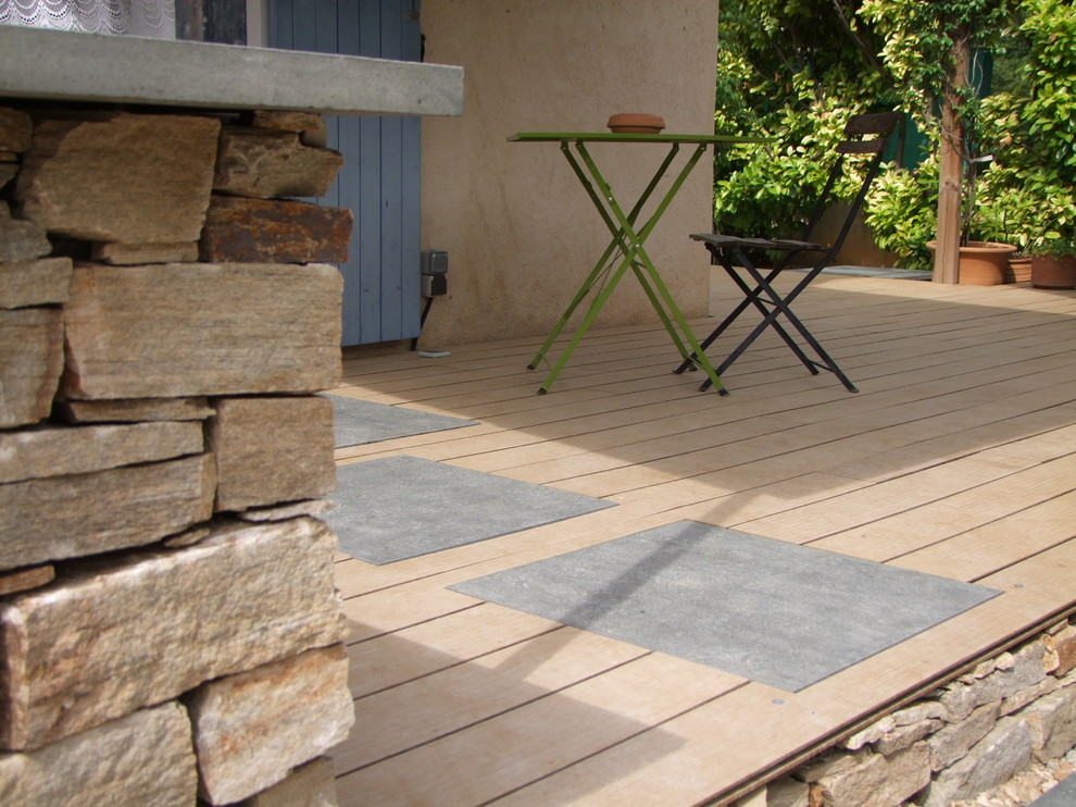This is an example of a mediterranean deck in Marseille.