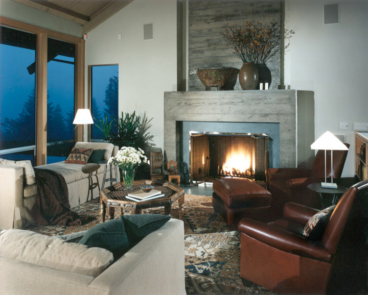 Traditional family room in Seattle.