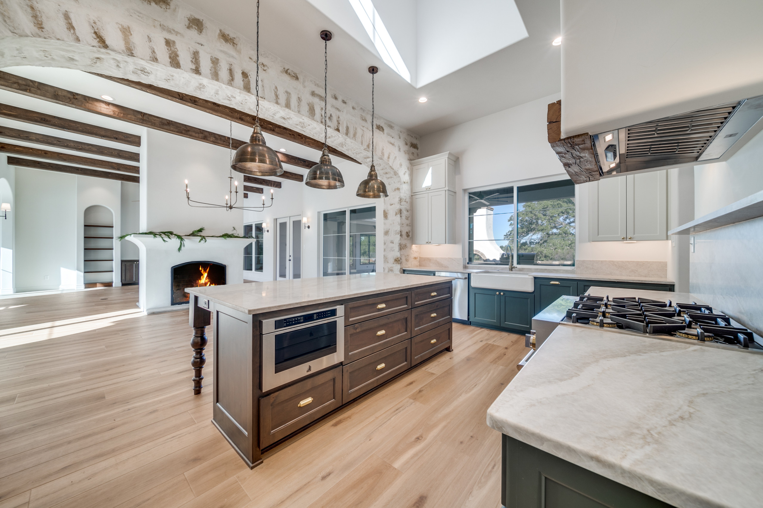 Spanish: 3,430 ft², 4 BR/3.5 BA/1 ST