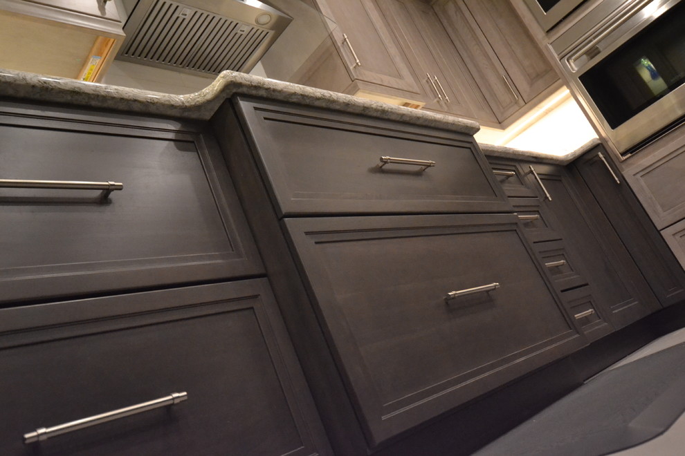 Inspiration for a mid-sized transitional u-shaped eat-in kitchen remodel in Toronto with recessed-panel cabinets and an island