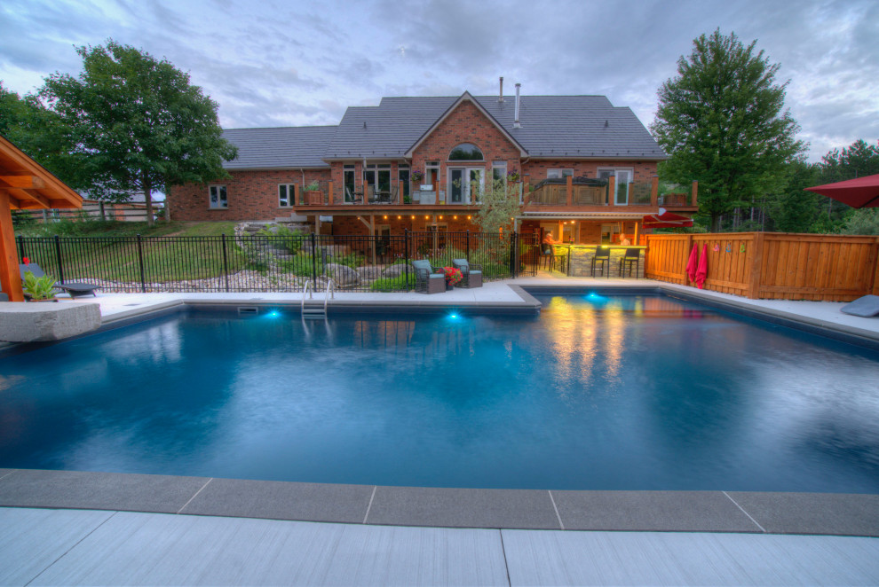 Inspiration for a craftsman home design remodel in Toronto