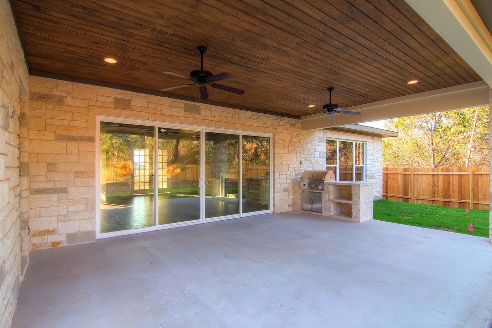 Photo of a transitional verandah in Austin.