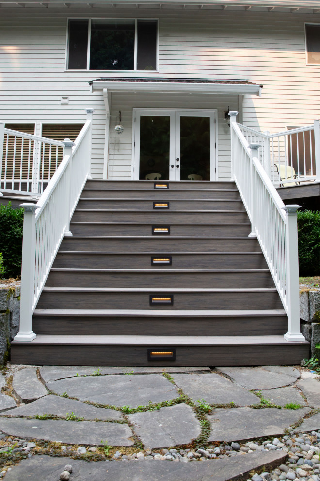 Example of a minimalist deck design in Seattle