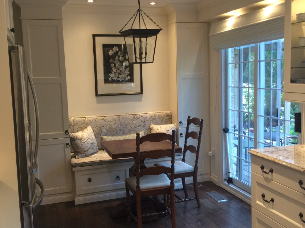 Kitchen - transitional kitchen idea