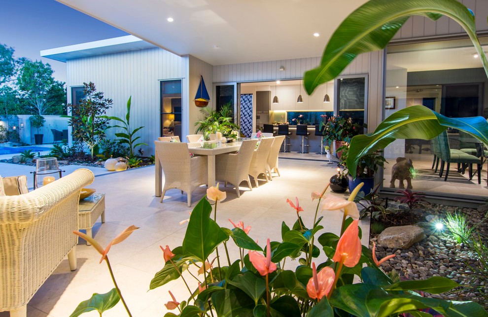 Inspiration for a beach style patio in Brisbane.