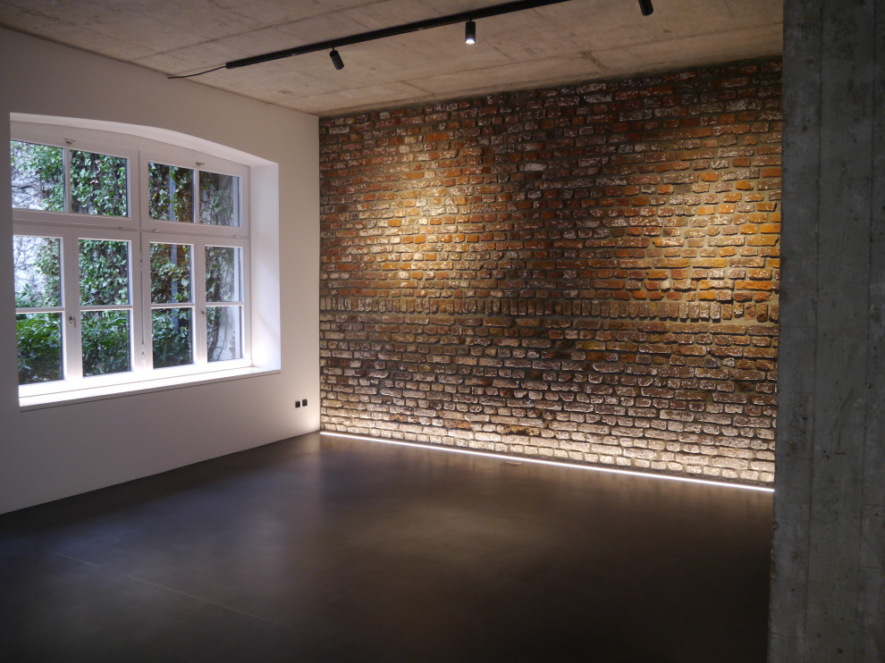 Klinkerwände mit Wallwasher und Spots beleuchtet