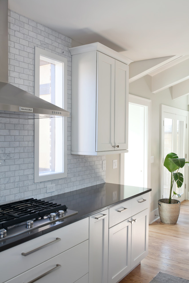 Kitchen - transitional kitchen idea in Denver
