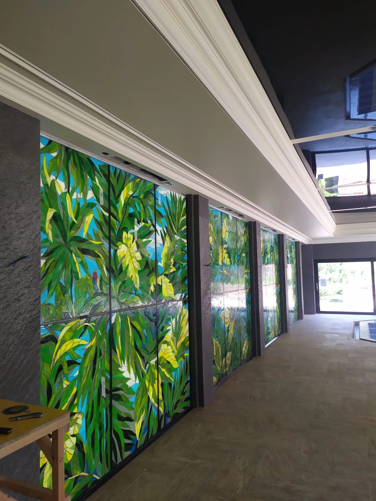 Витраж в бассейне частного коттеджа в городе Петропавловск