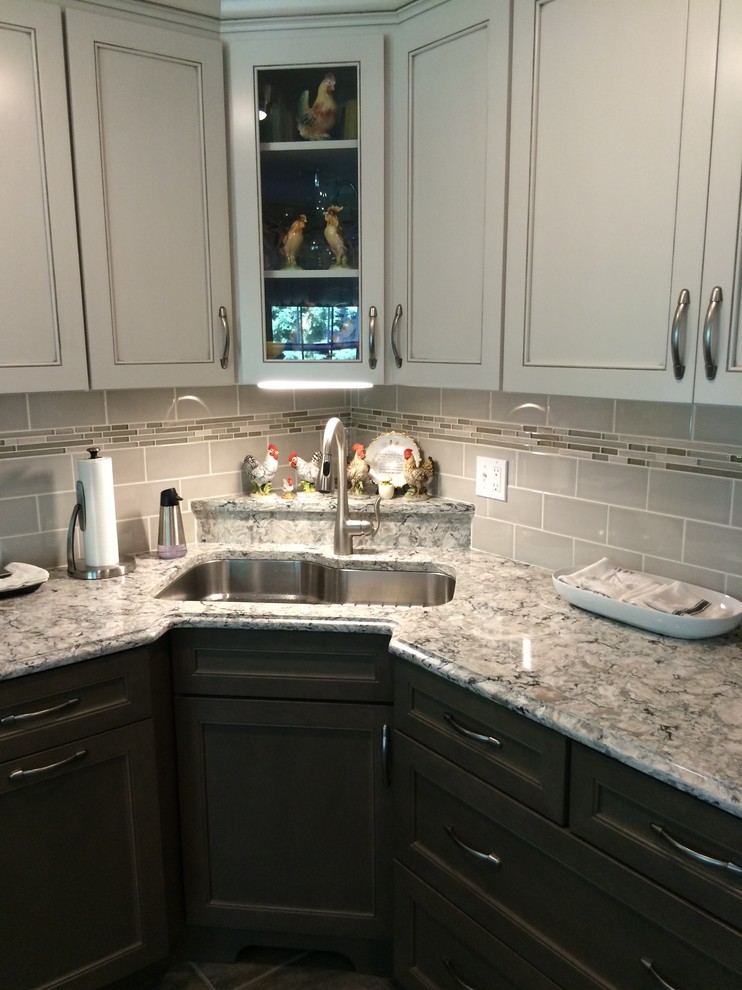 Kitchen - transitional kitchen idea in Boston