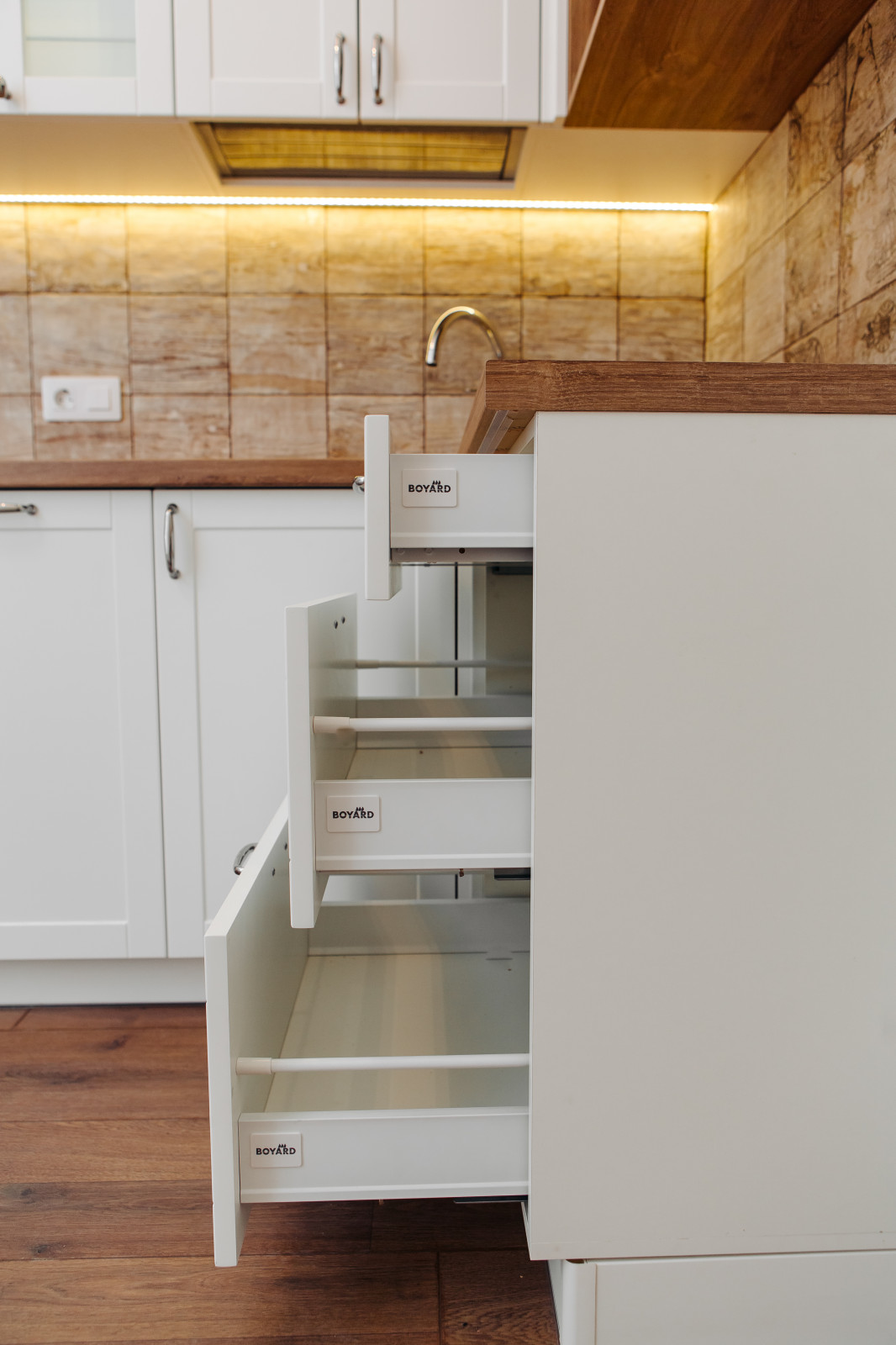 Кухня в скандинавском стиле для юной девушки програмиста