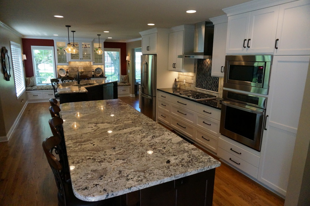 Inspiration for a transitional home design remodel in Minneapolis
