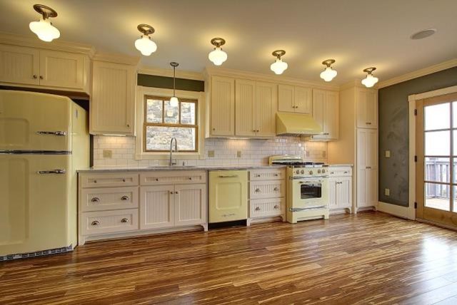 Example of a classic home design design in Little Rock