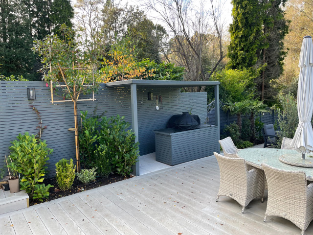 READING GARDEN contemporary-deck