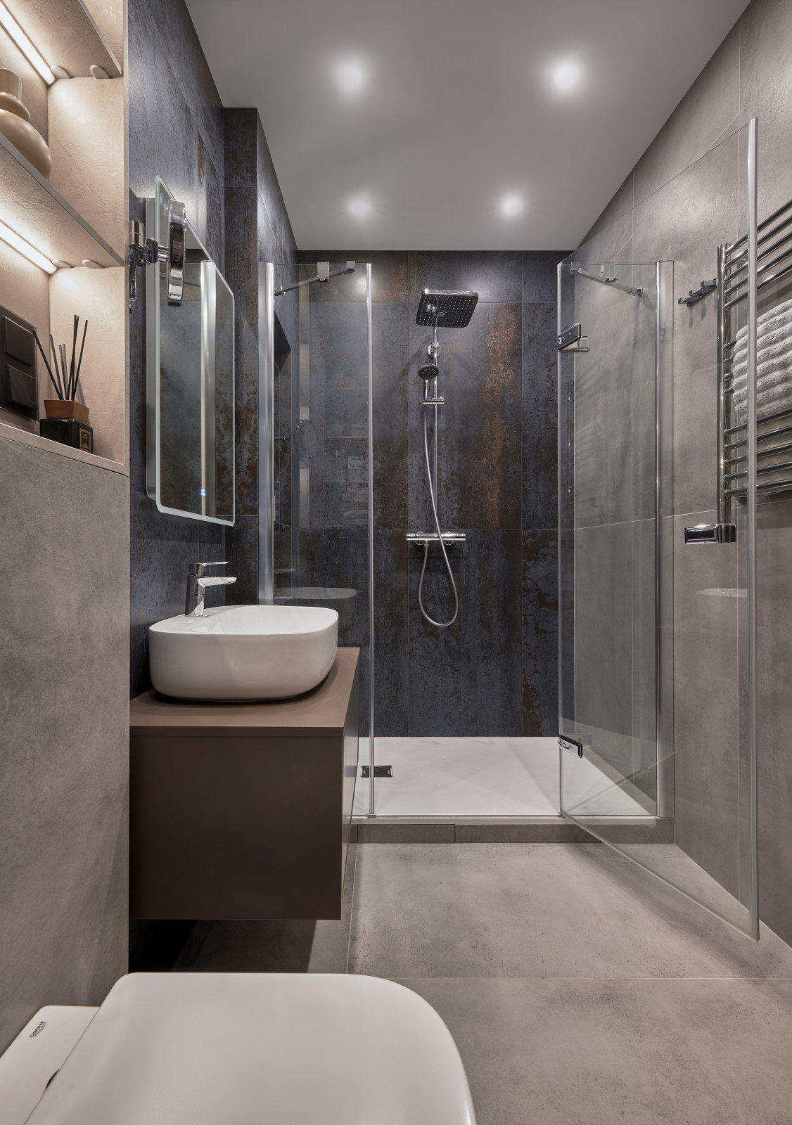 Современный интерьер с фиолетовыми акцентами