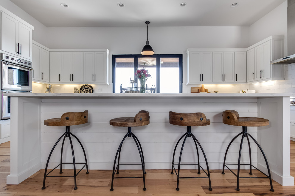 Example of a transitional kitchen design in Austin