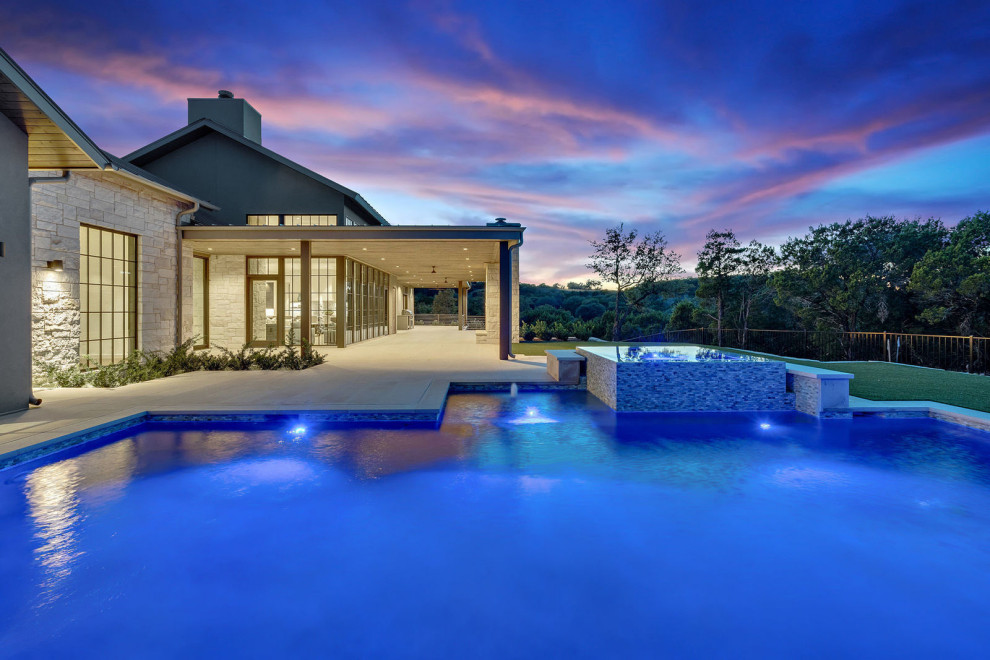 Inspiration for a transitional pool remodel in Austin