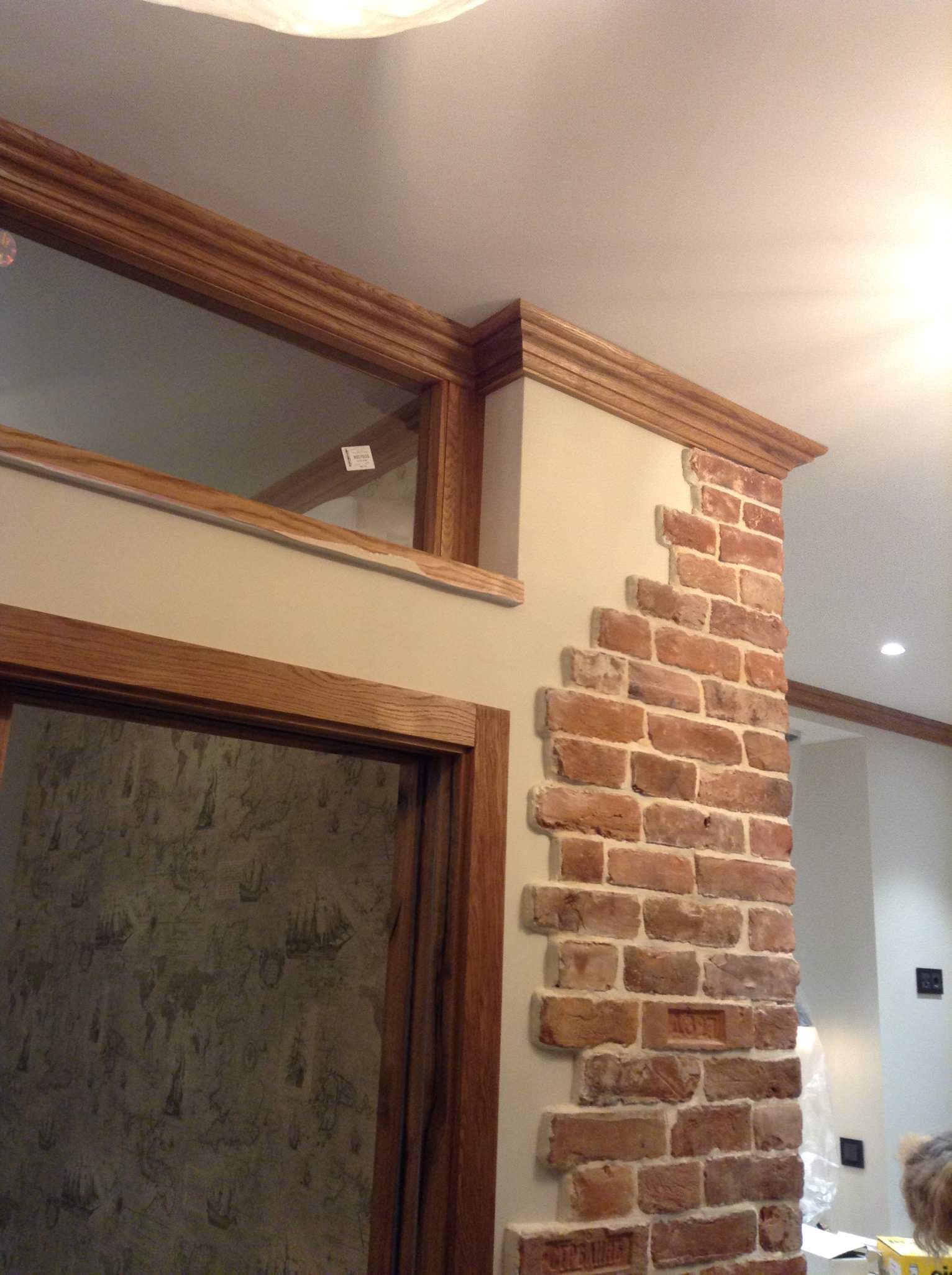 Кирпич и дерево