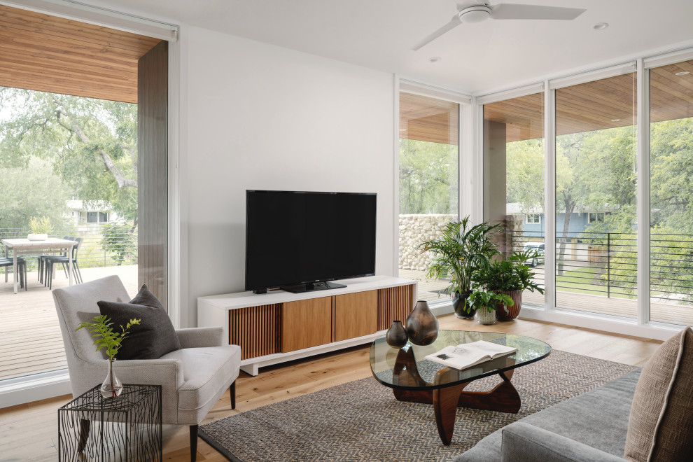Example of a transitional home design design in Austin