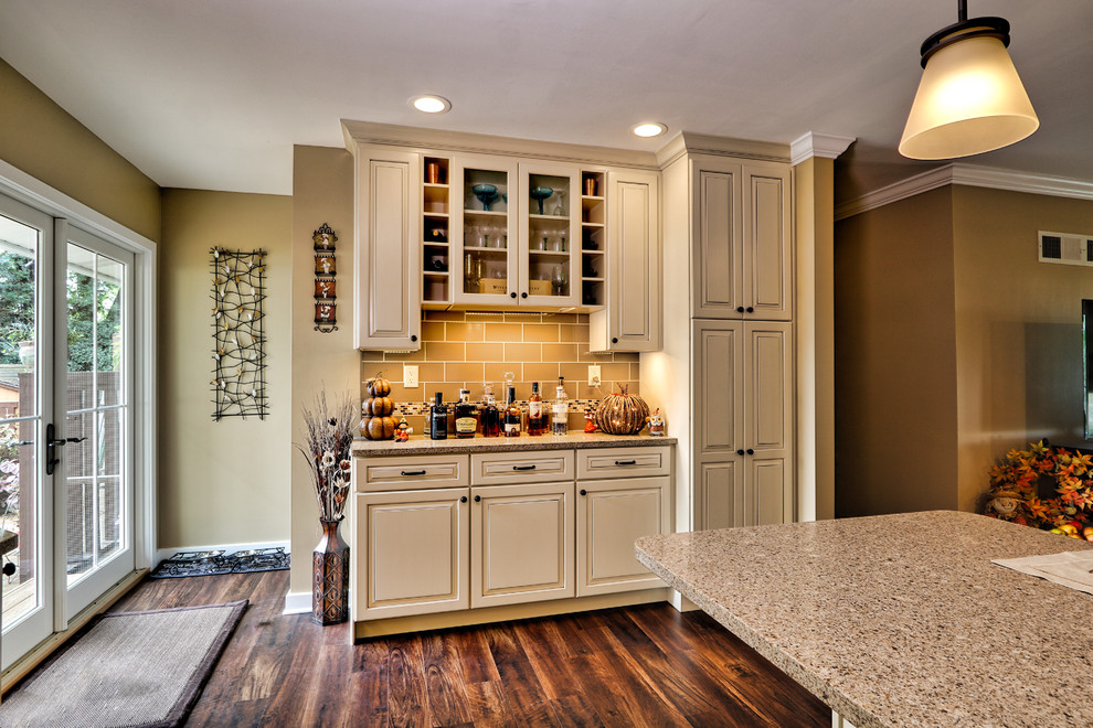 Kitchen - transitional kitchen idea