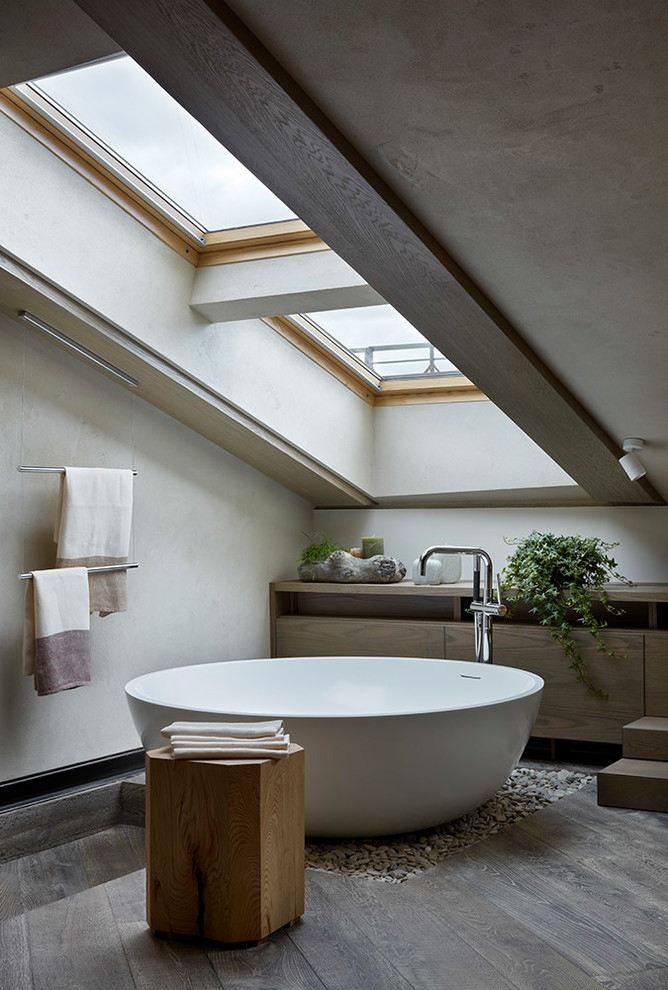 This is an example of a contemporary bathroom in Moscow with a freestanding tub.