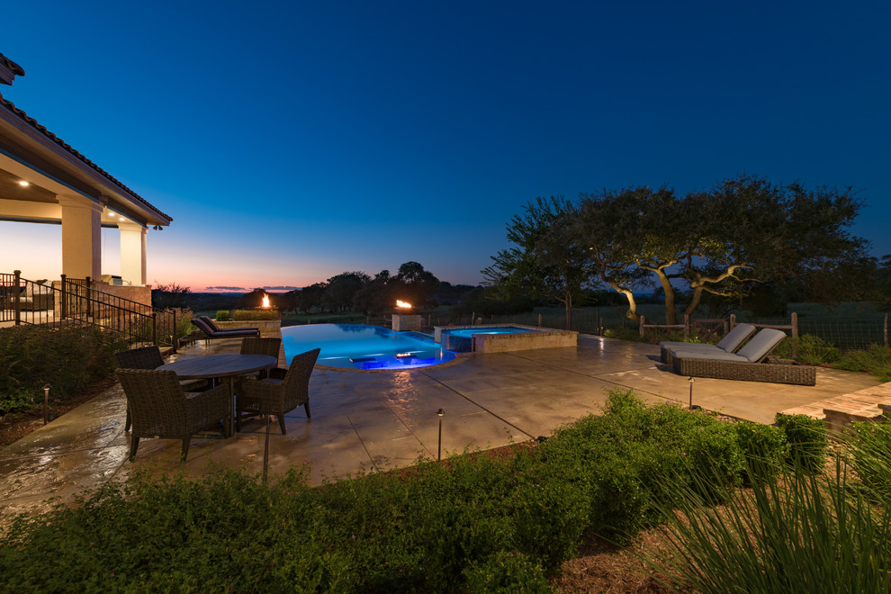 Home design - transitional home design idea in Austin